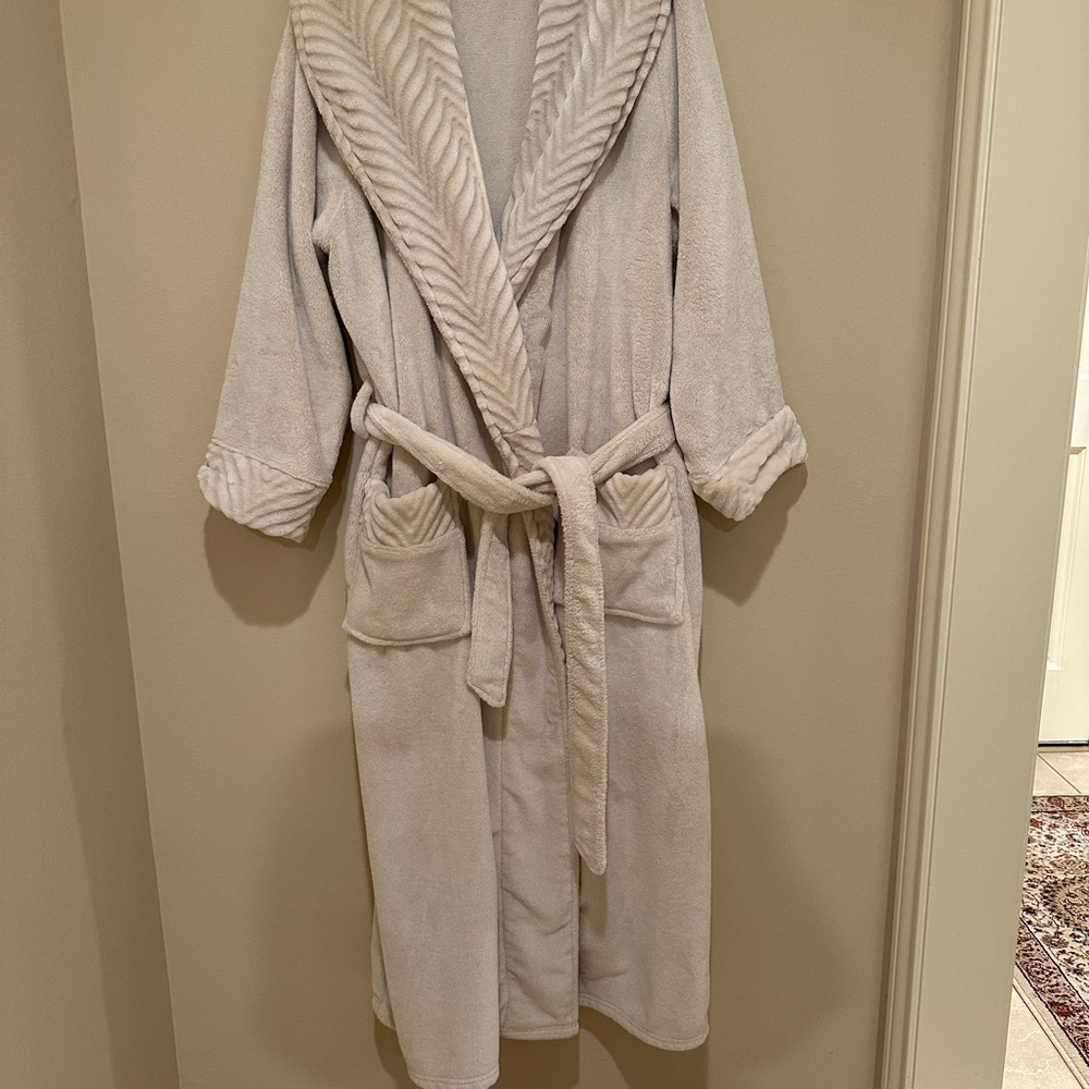 Soft Surroundings Plush robe. Size M